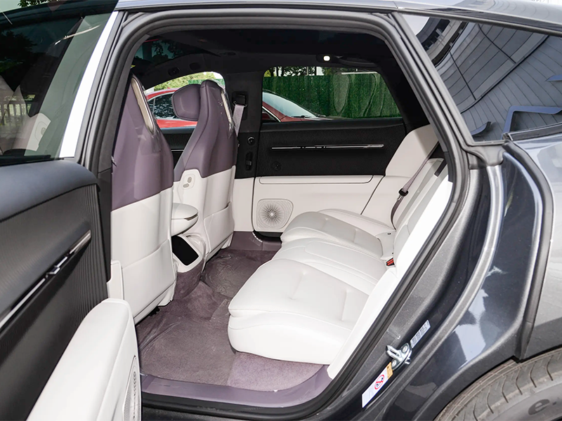 2024 AVATR 12 New Arrival 650-700km 4-door, 5-seat Sedan AUTOWORLD EVCAR CHINA EXPORT