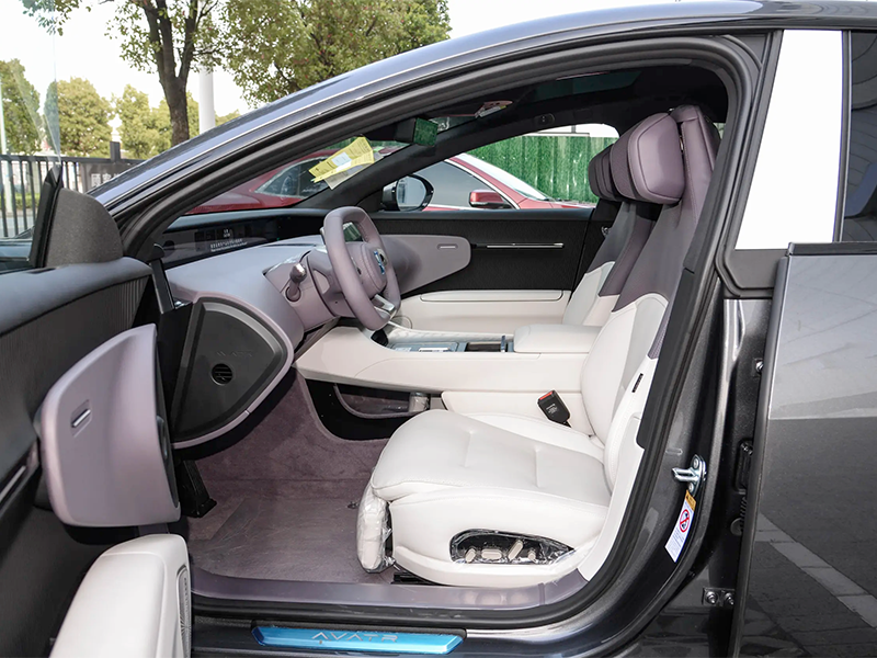 2024 AVATR 12 New Arrival 650-700km 4-door, 5-seat Sedan AUTOWORLD EVCAR CHINA EXPORT